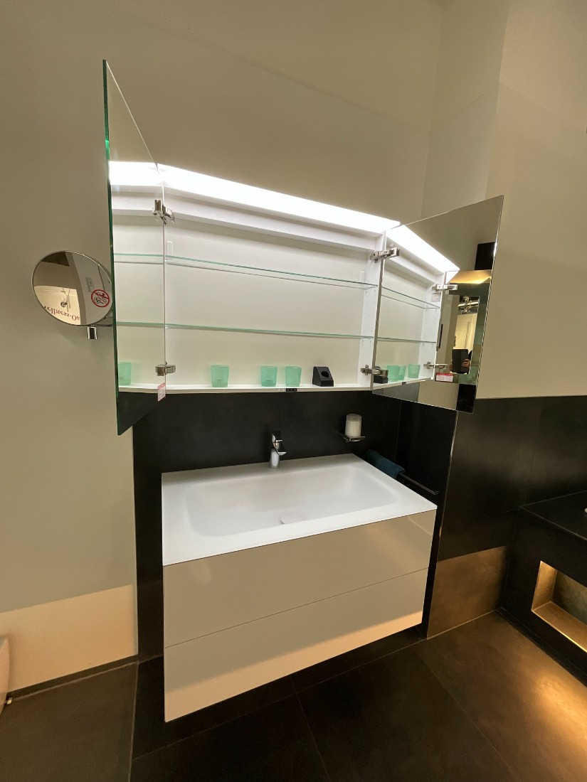 Bild von Koje 19 - Vita Modular Glaswaschtisch 