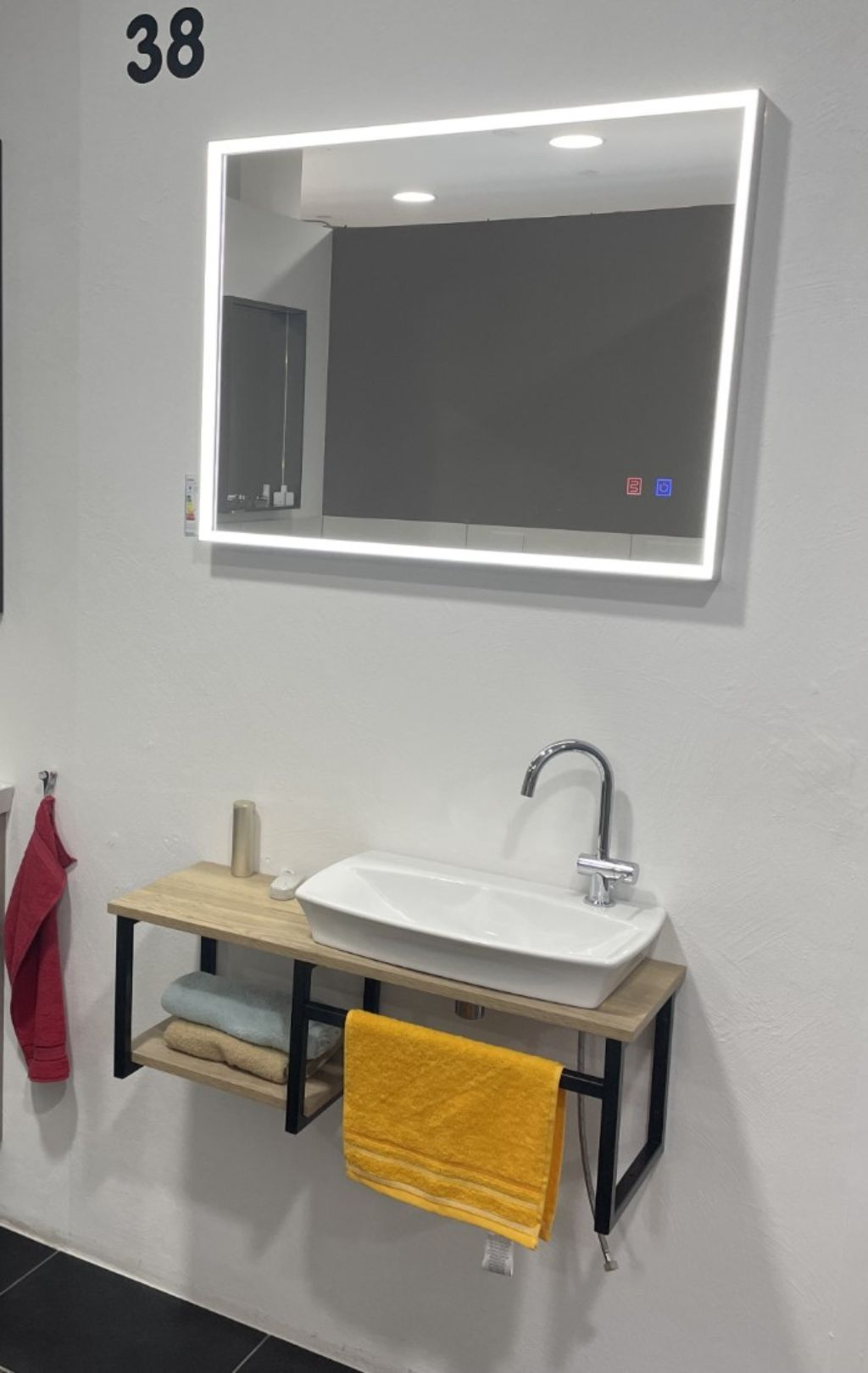 Bild von Koje 38 "Handwaschbecken - Wood"